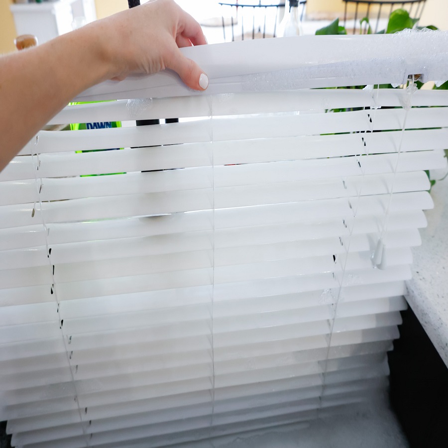 easy way to clean blinds