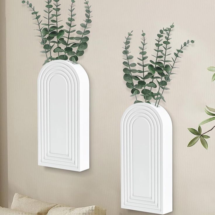 Wall-mounted vase