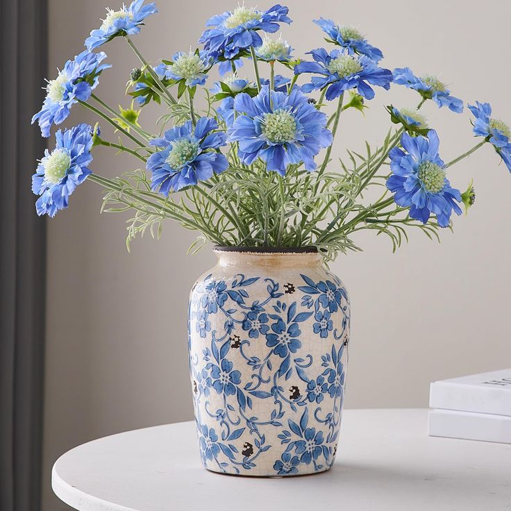 blue and white vase